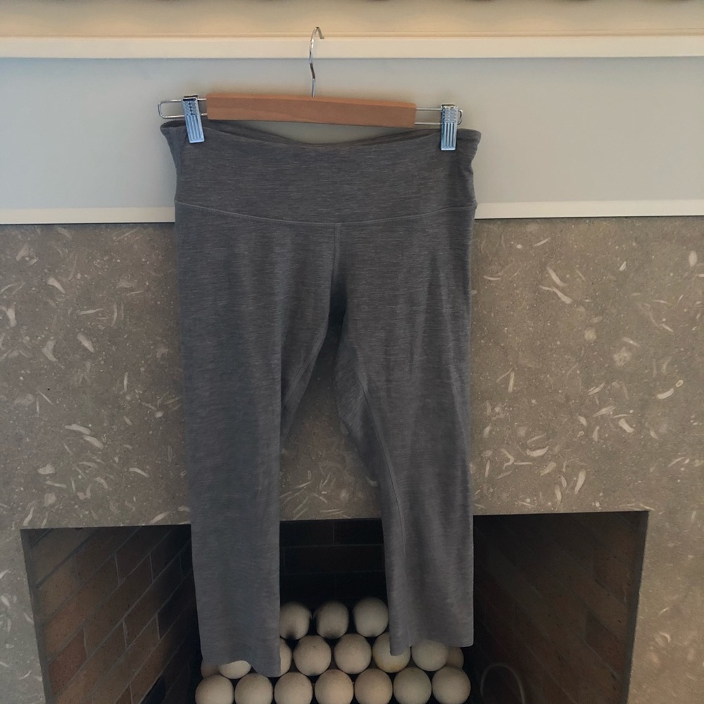 Lululemon Sz 6 Crop Capris Gray Pant